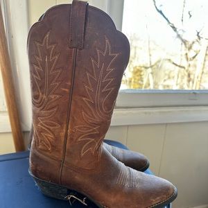 Ariat women’s cowboy boots size 8